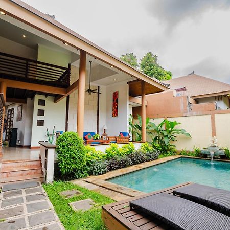 Desamuda Village Seminyak Esterno foto